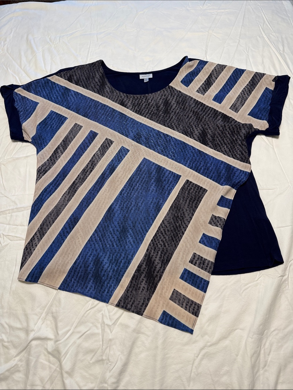Avenue Geometric Short Sleeve Top in Blue , white and silver